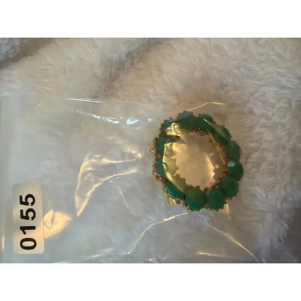 Vintage Green Faceted Glass Rhinestone Circle Wreath Brooch Gold Tone Pin 1.5